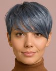 Corte pixie para cabello canoso