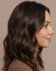 Cabello largo con capas y ondas
