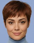 Corte pixie moderno con flequillo
