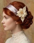 Recogido rom�ntico con cabello pelirrojo