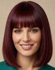 Cabello lacio con flequillo recto y tonos violetas