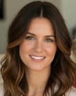 Cabello largo casta�o con ondas