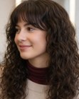 Cabello casta�o largo con rizos