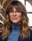 Cabello por debajo de los hombros con ondas