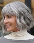 Cabello canoso con textura natural