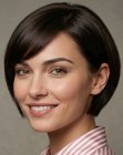 Estilo bob con el cabello recogido detr�s de una oreja