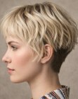 Estilo de cabello con la nuca rapada a m�quina para mujeres