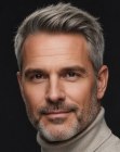Corte refinado para hombres con cabello canoso