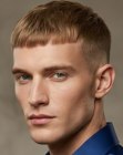 Corte para hombres con un degradado alto a la piel